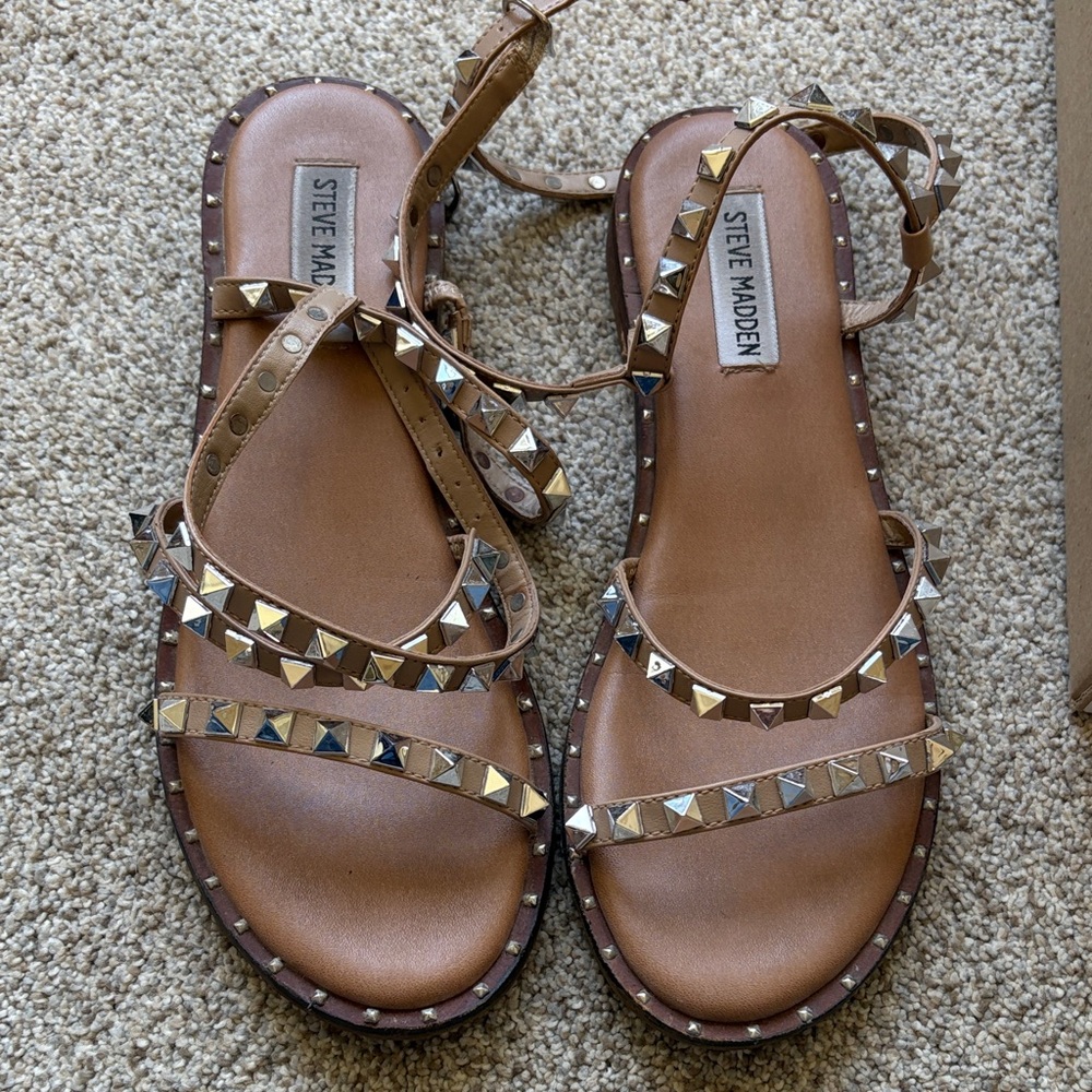Steve Madden Brown Pyramid-Stud Strappy Sandals size 7.5 women’s
